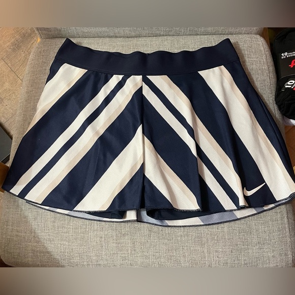 Nike Flouncy Mesh Skort - Picture 1 of 4